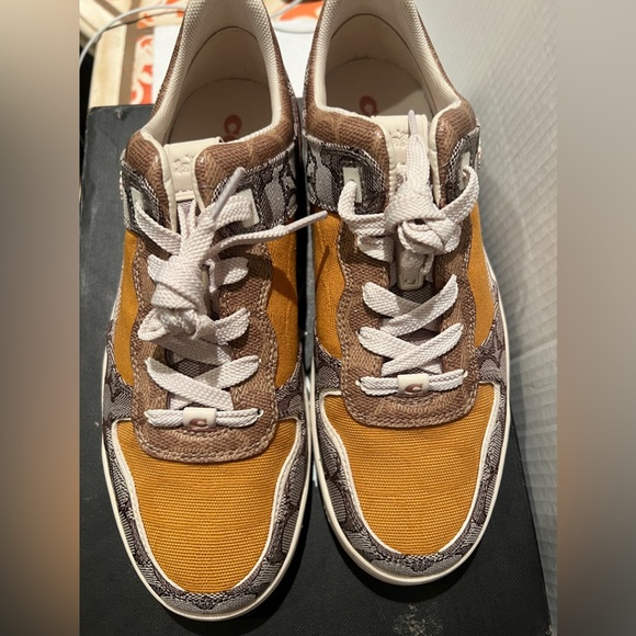 COACH Multi Signature Lace-Up Sneakers. Women’s Size 9B (regular width). NEW - Picture 3 of 16